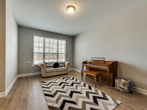 3rd image of 2909 Ipswich Ln