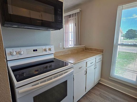 4th image of 4420 Loomis Ave APT 3