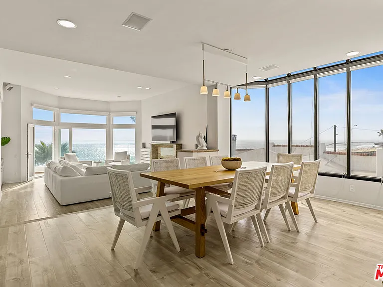 3616 The Strand #C — Photo 10