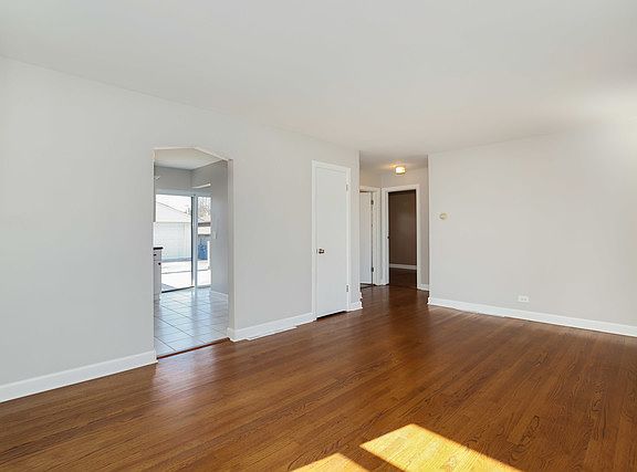 5th image of 10509 W Fullerton Ave