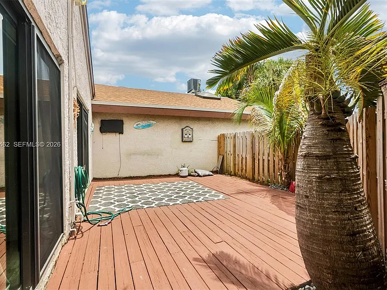 2731 S Parkview Dr — Photo 4