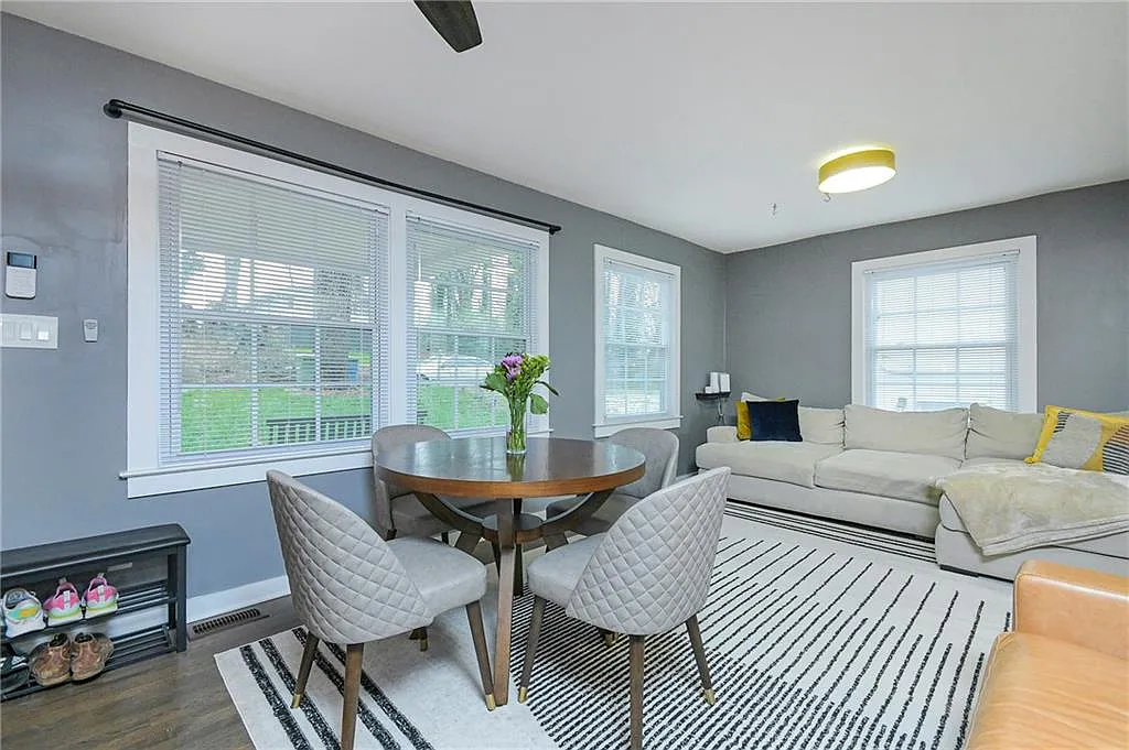 3 bed, 2.0 bath, 1275 sqft, $2,300 — Photo 3