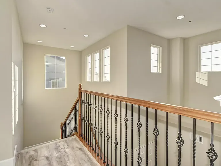 5654 Saratoga Cir — Photo 11