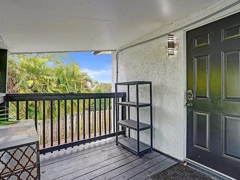 311 SE 3rd Ave — Photo 25
