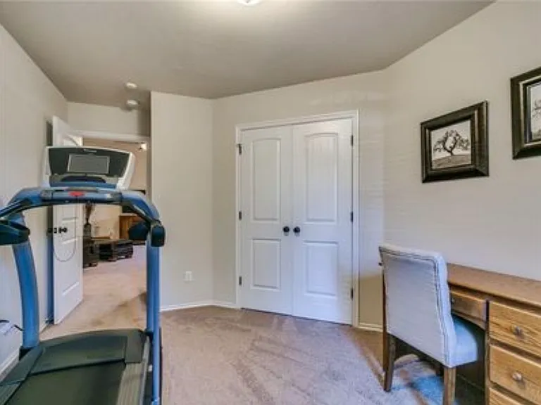2400 Golden Ln — Photo 20