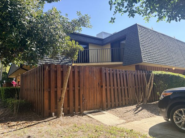 3810 Saxon Dr