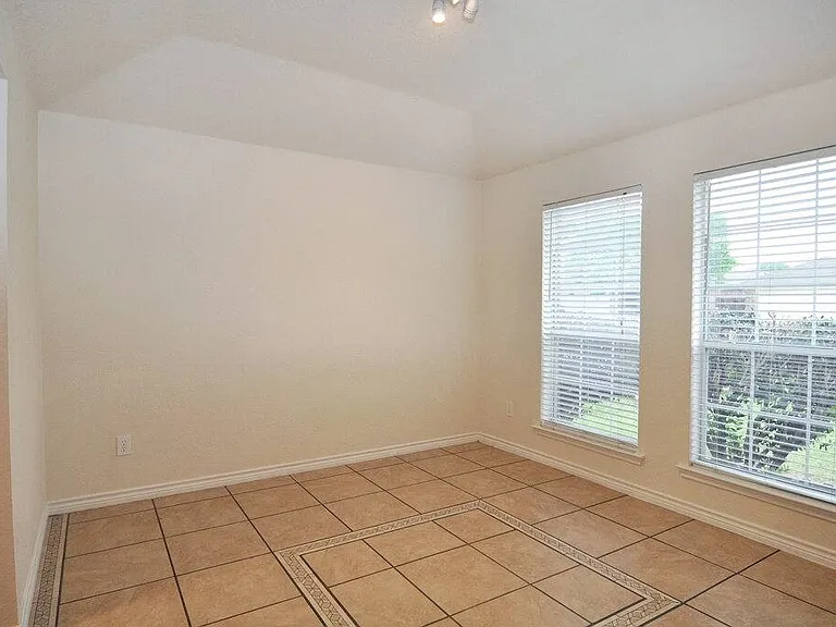 5324 Mirage Dr — Photo 3