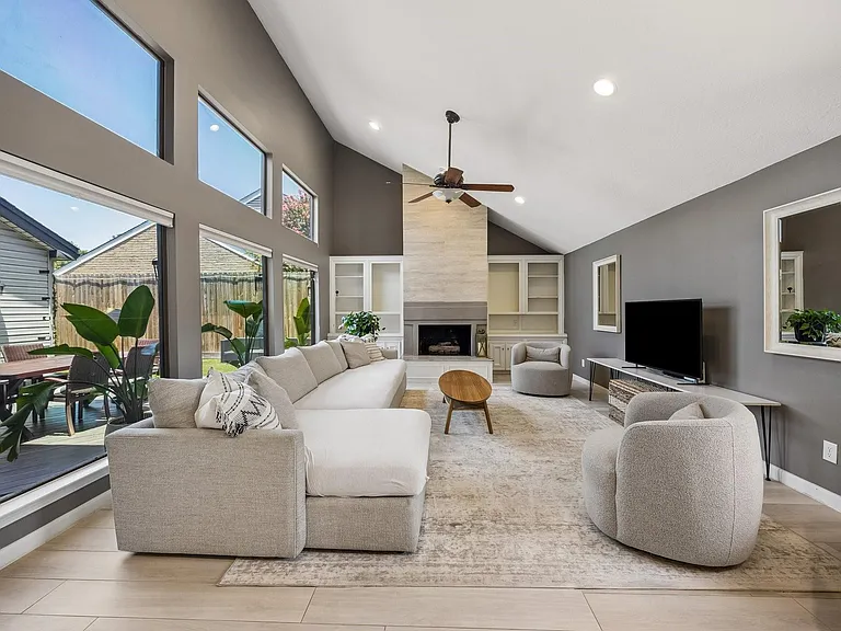 11646 Manor Park Dr — Photo 1