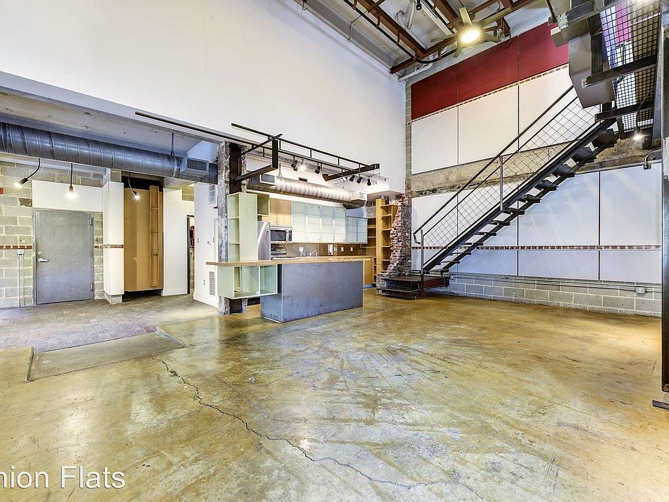 1st image of 146 W Laurel St APT 102