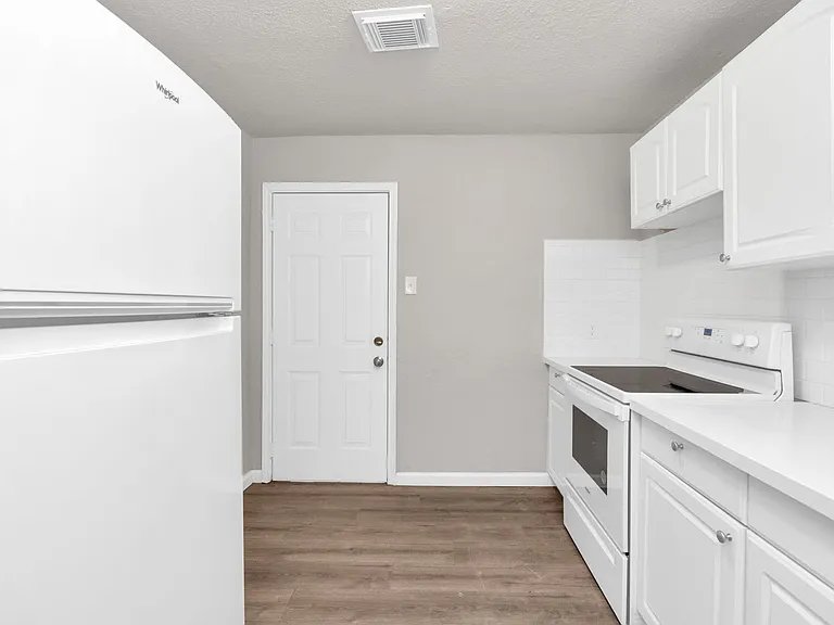3655 Seabrook St #4 — Photo 6