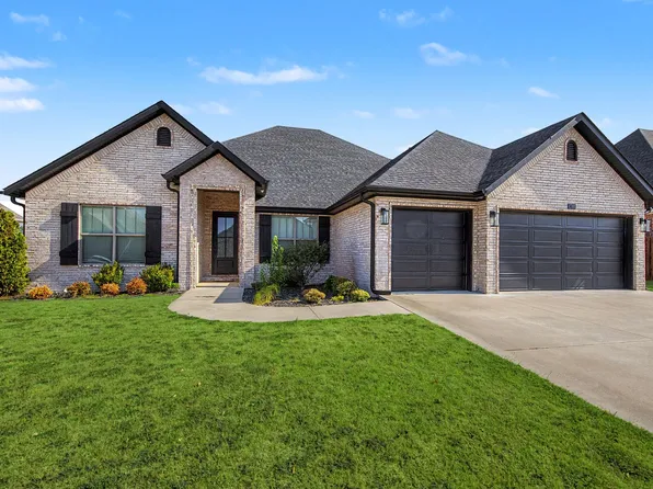 1701 Cherrie St, Bentonville, AR 72713