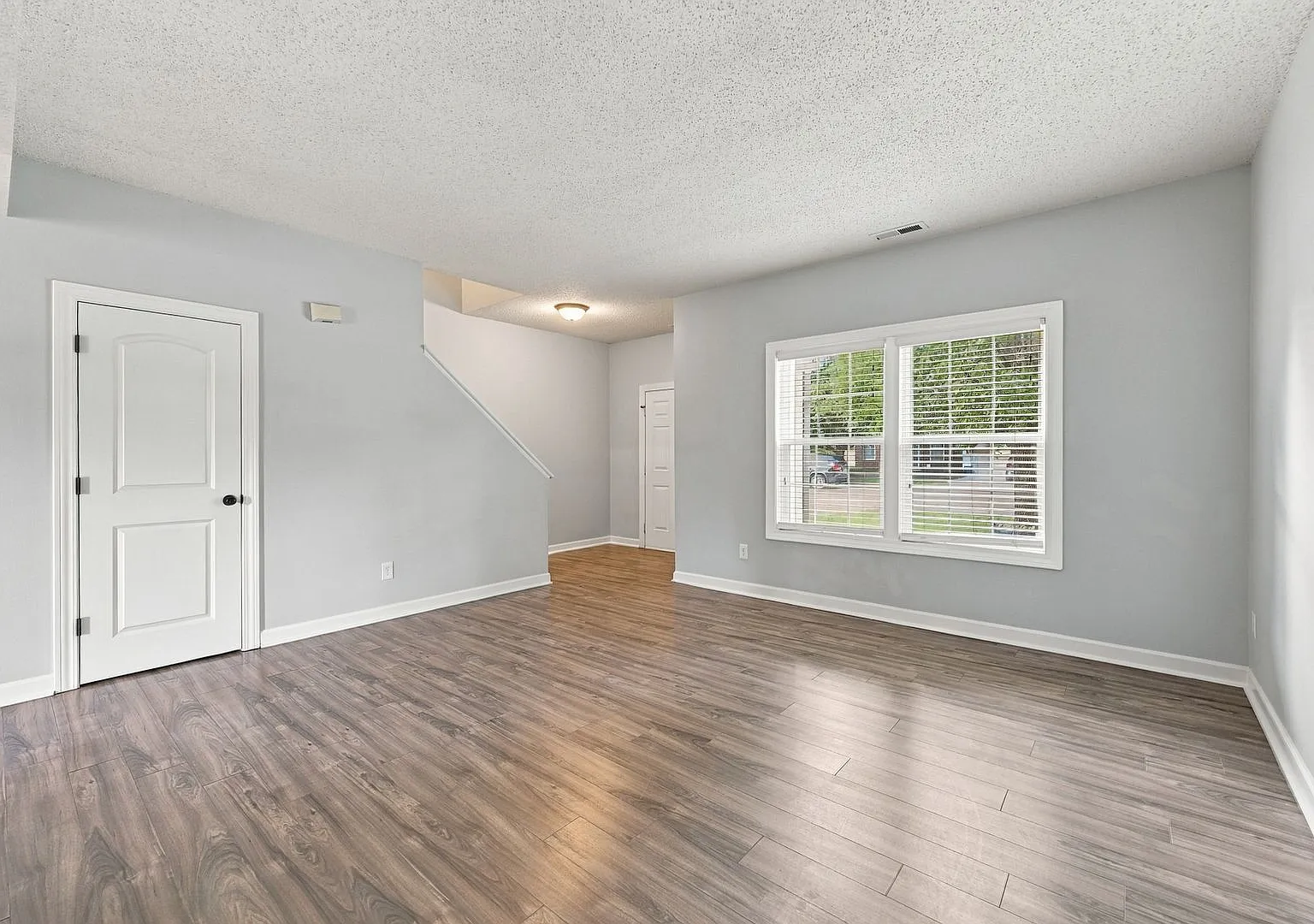 Modern 4-Bedroom Home with Resort-Style Amenities — Photo 3