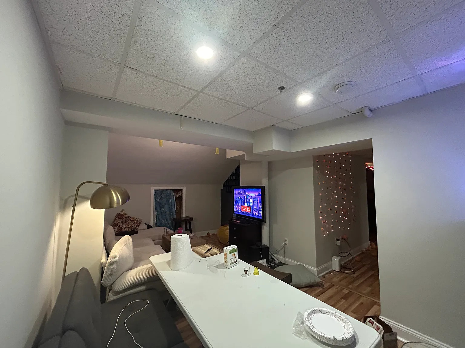 4 bed, 5200 sqft, $5,200 — Photo 2