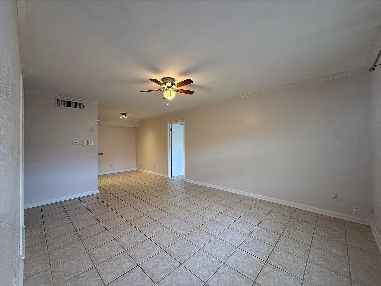 2 bed, 2.0 bath, 1040 sqft, $1,445 — Photo 4