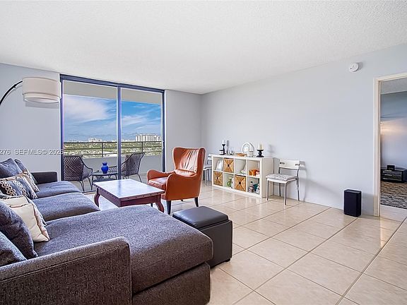 4th image of 2500 Parkview Dr APT 911