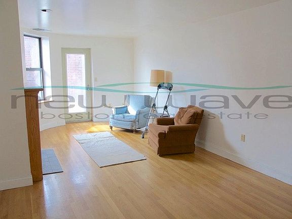 2nd image of 102 Gainsborough St #6A
