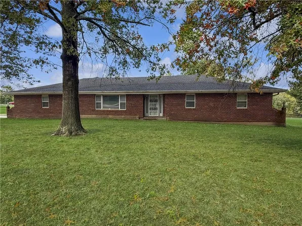 310 W 18th St, Higginsville, MO 64037