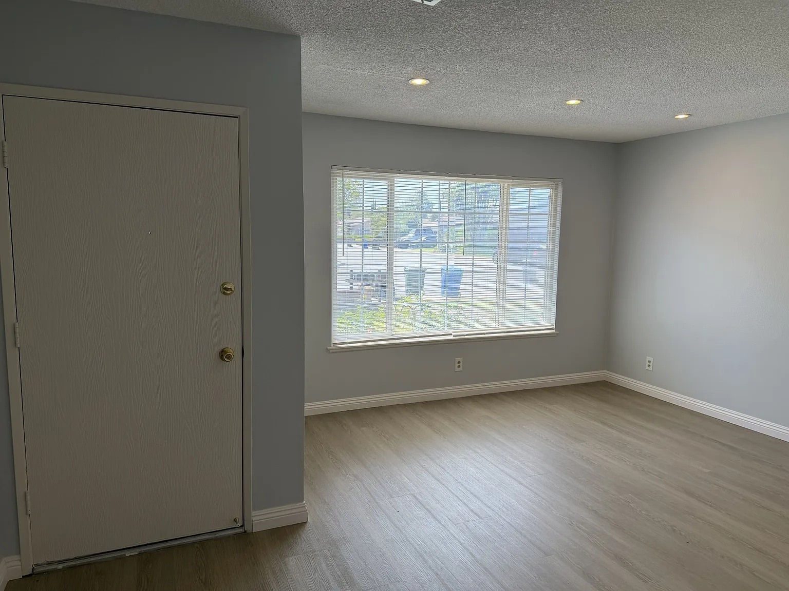 3 bed, 1201 sqft, $3,450 — Photo 3