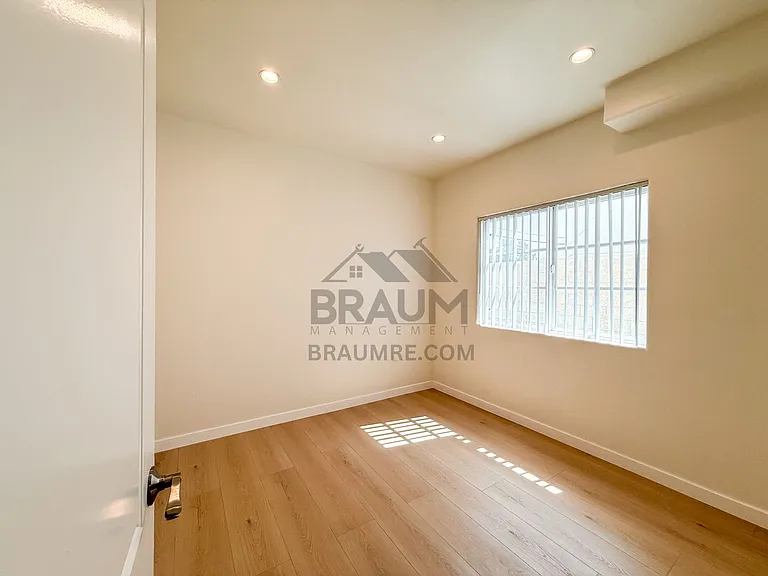1423 Franklin St — Photo 41