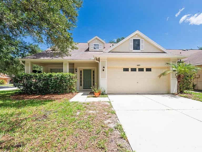 10825 Newbridge Dr — Photo 1