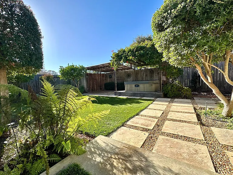 429 Daytona Dr — Photo 9
