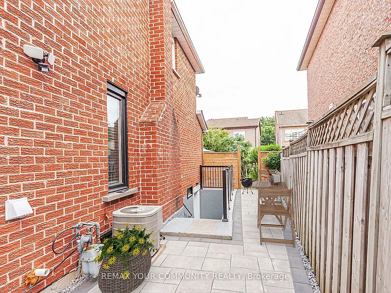 33 Durness Ave #BASEMENT — Photo 3