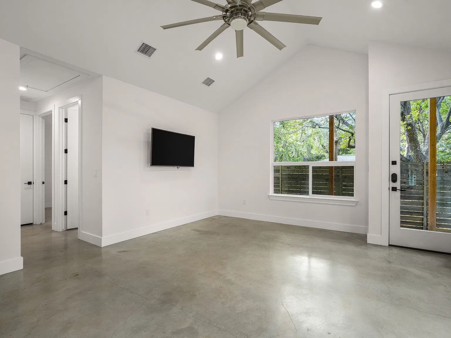 2 bed, 1098 sqft, $3,200 — Photo 4
