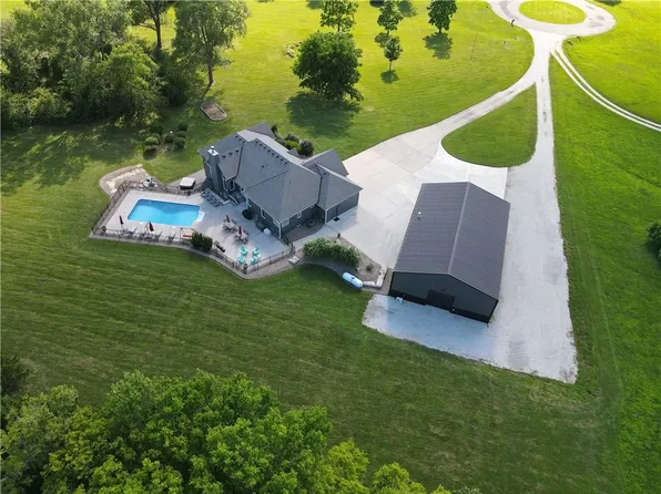 19011 E 192nd Ter, Pleasant Hill, MO 64080