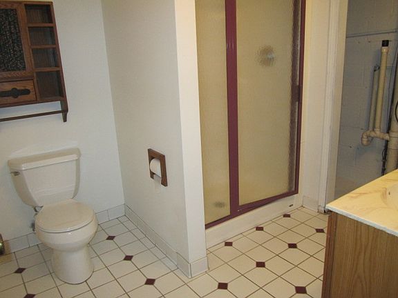 5th image of 1380 Shorewood Dr