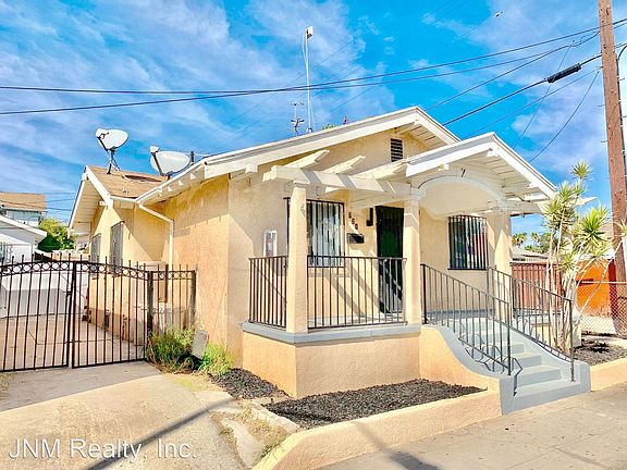 3rd image of 721 Spence St #721