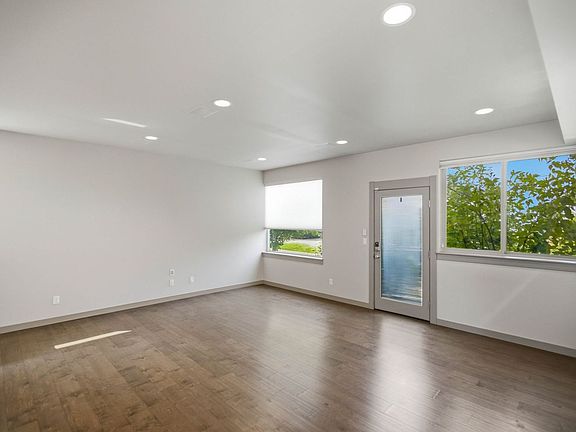 5th image of 4726 Delridge Way SW