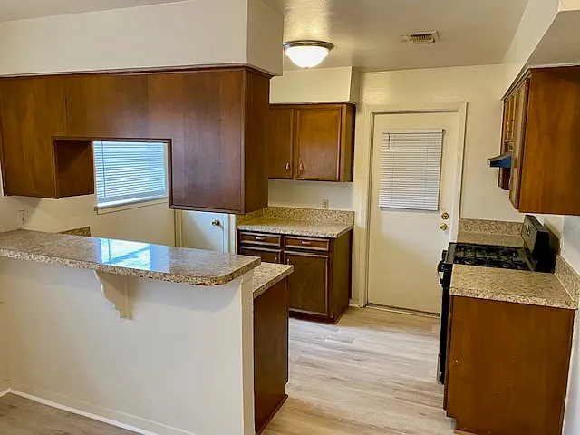 3 bed, 1026 sqft, $1,695 — Photo 2