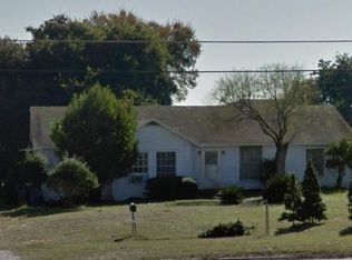 1157 W Oaklawn Rd, Pleasanton, TX 78064