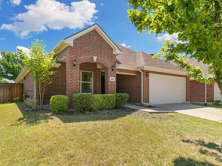8306 Nicholson Dr — Photo 2