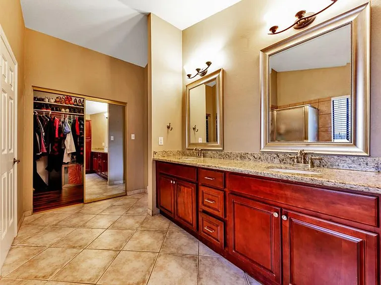 5609 E Greenway Cir — Photo 17