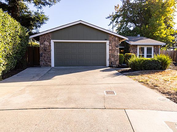 2nd image of 30 Lochness Ct
