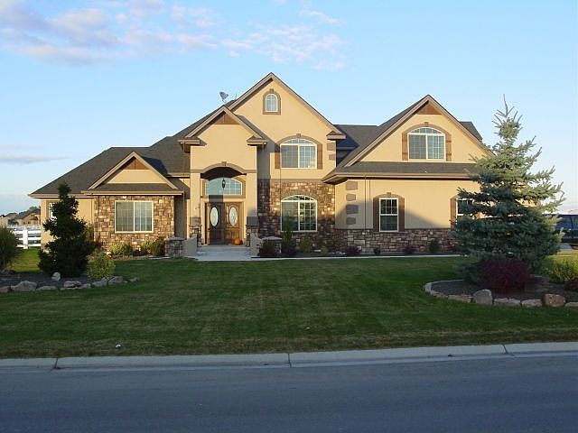 Custom 3,000 sf on 1 acre with BIG detached shop