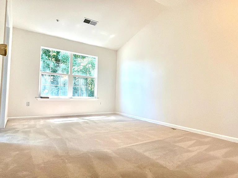 12723 Sullivan Ct — Photo 11