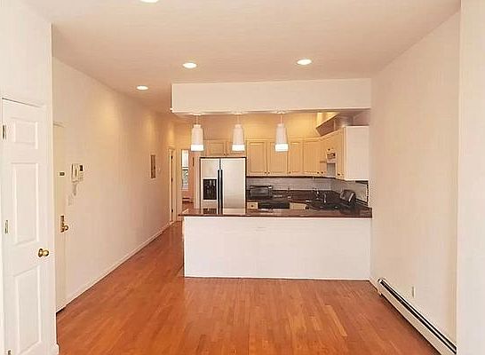 4th image of 10-7 50th Ave #2
