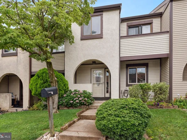 573 Adams Ct, Holland, PA 18966