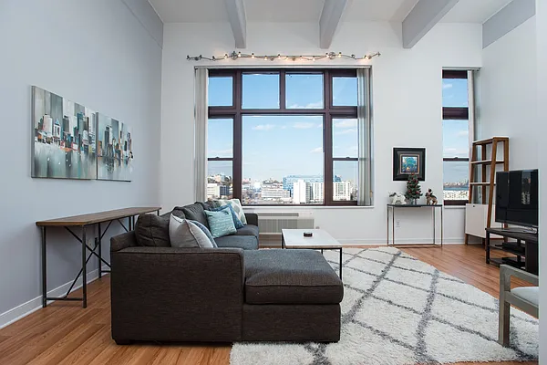 Sold by Nestseekers | media 3