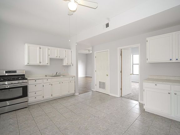 3rd image of 841 N Sacramento Blvd #3C