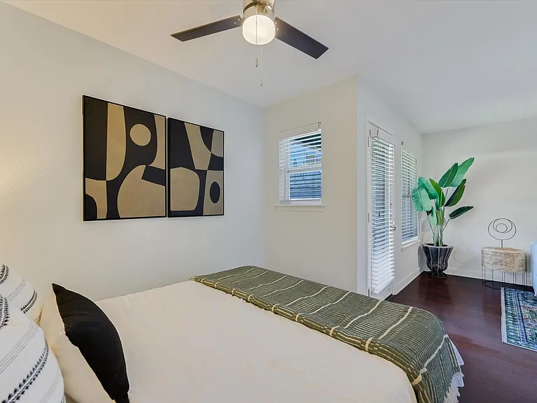 2020 S Congress Ave #1215 — Photo 7
