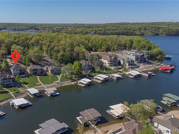 3rd image of 384 Oak Dr