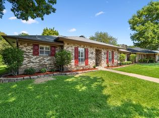 1821 Kensington Dr, Carrollton, TX 75007