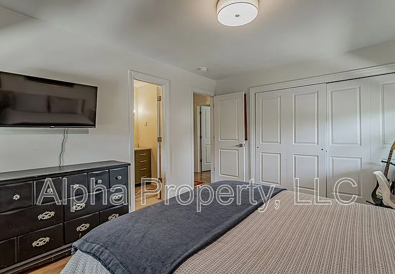 804 N Weston St — Photo 33