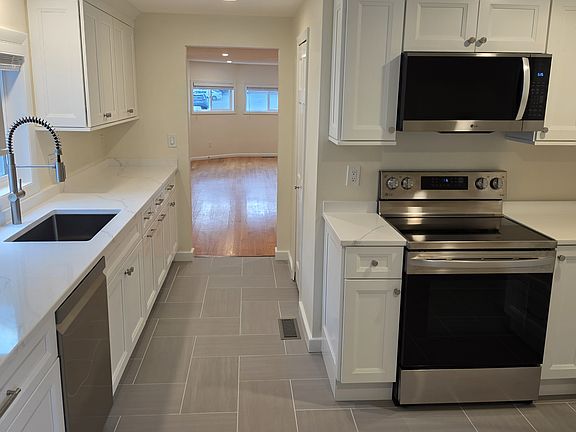 3rd image of 7 Superior St #1