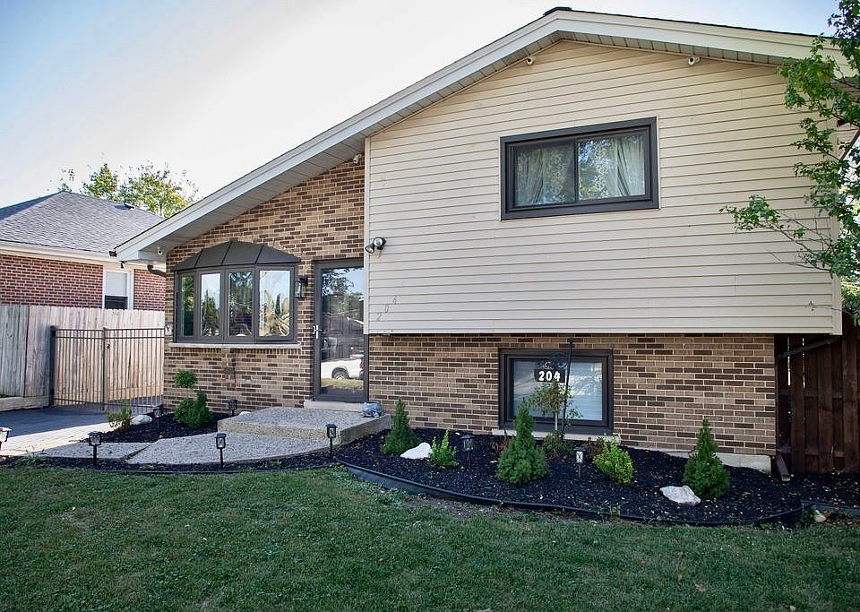 1st image of 204 S Iowa Ave