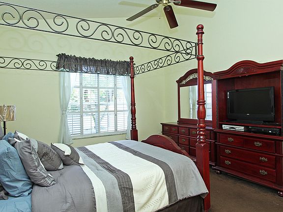 4th image of 4478 White Oak Cir