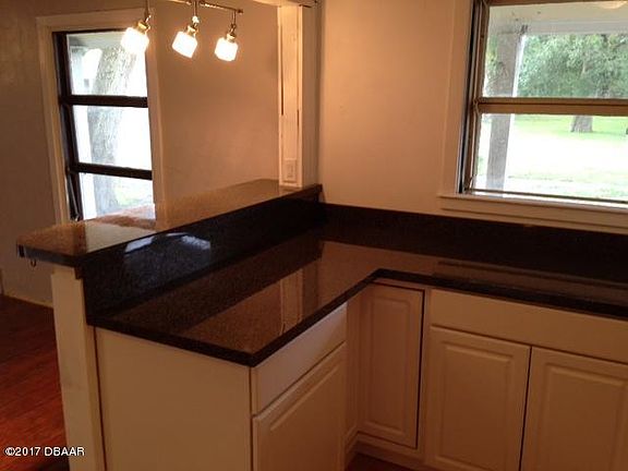 3rd image of 716 Daytona Ave